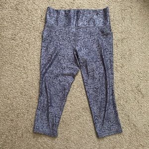 Athleta purple grey leopard print Capri